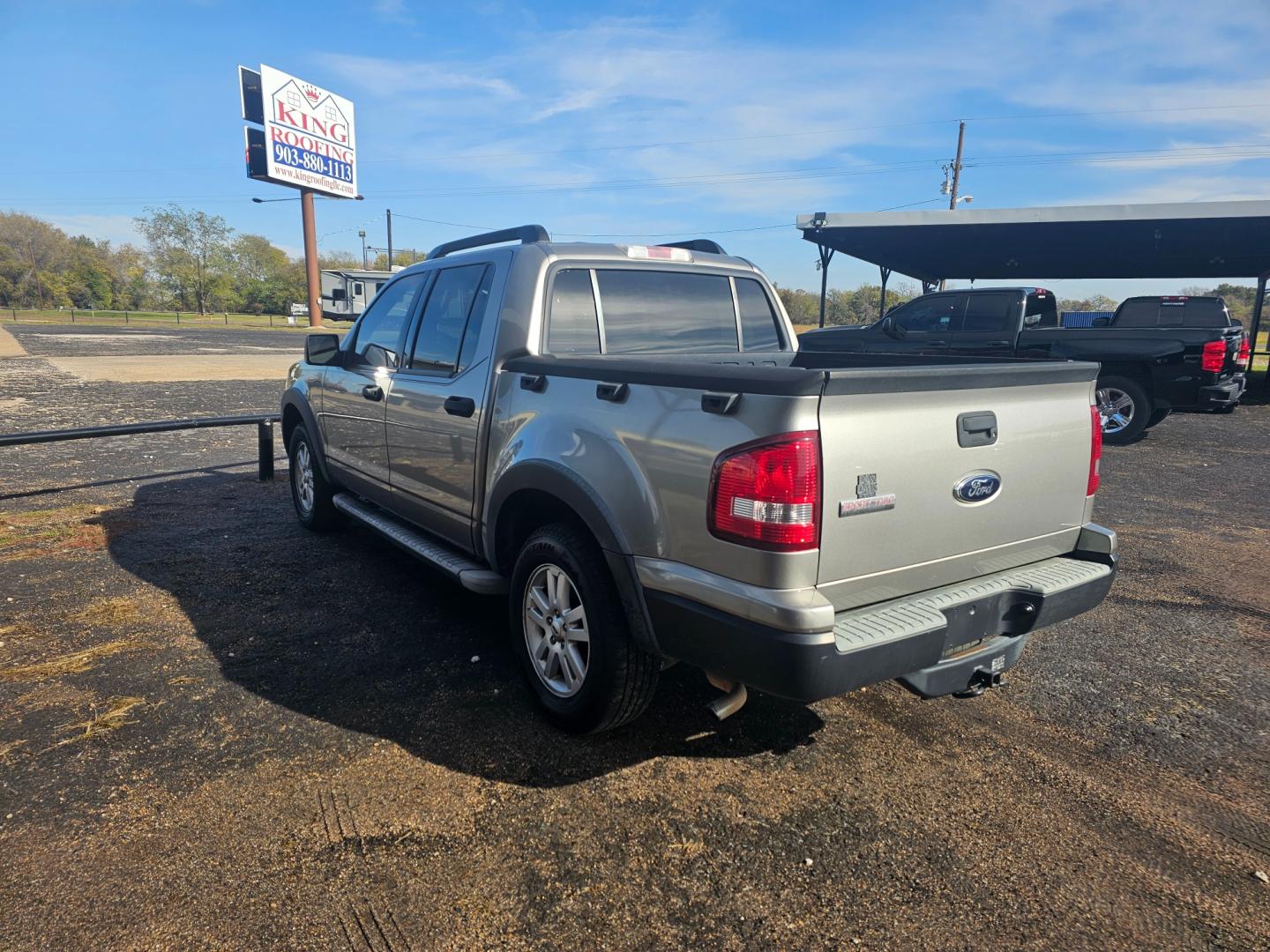 2008 SILVER Ford Explorer Sport Trac XLT 4.0L 2WD (1FMEU31E48U) with an 4.0L V6 SOHC 12V engine, 5-Speed Automatic transmission, located at 533 S Seven Points BLVD, Seven Points, TX, 75143, (430) 255-4030, 32.313999, -96.209351 - Photo#3